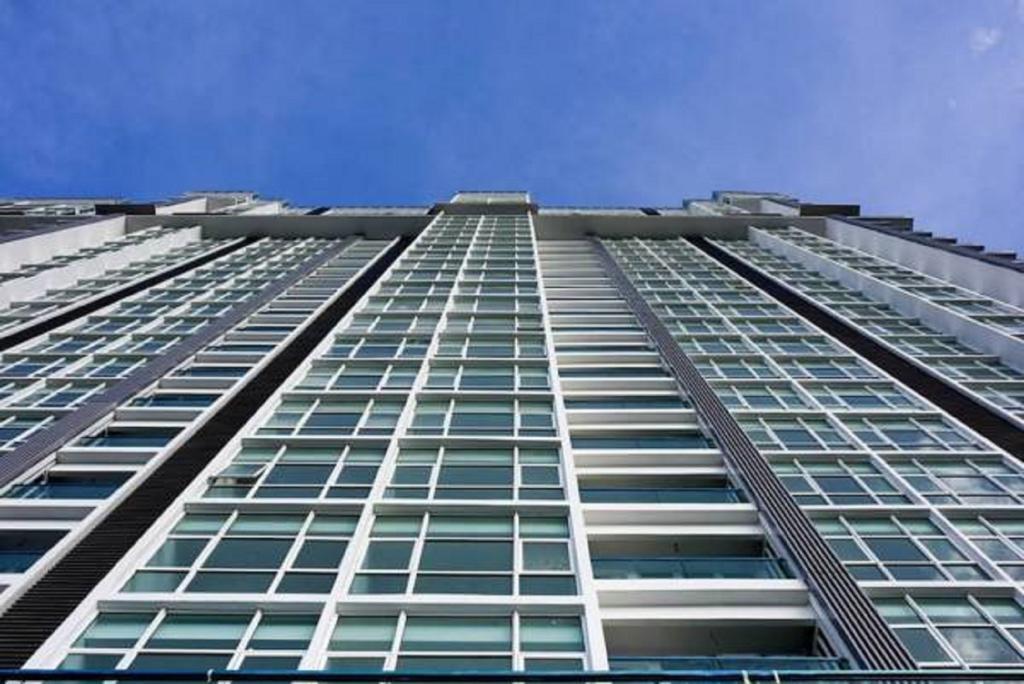 Experience The Coast - Hostahome Suites At Paragon Residence Near Downtown Джохор-Бару Екстер'єр фото